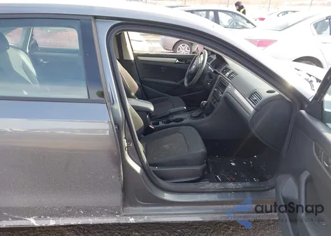 2013 Volkswagen Passat S z USA, uszkodzony, nr VIN 1VWAP7A31DC074630